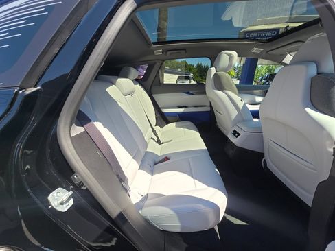 Used 2025 Cadillac Optiq Sport 1 w/ LPO, ONYX Package AWD/4WD image 12