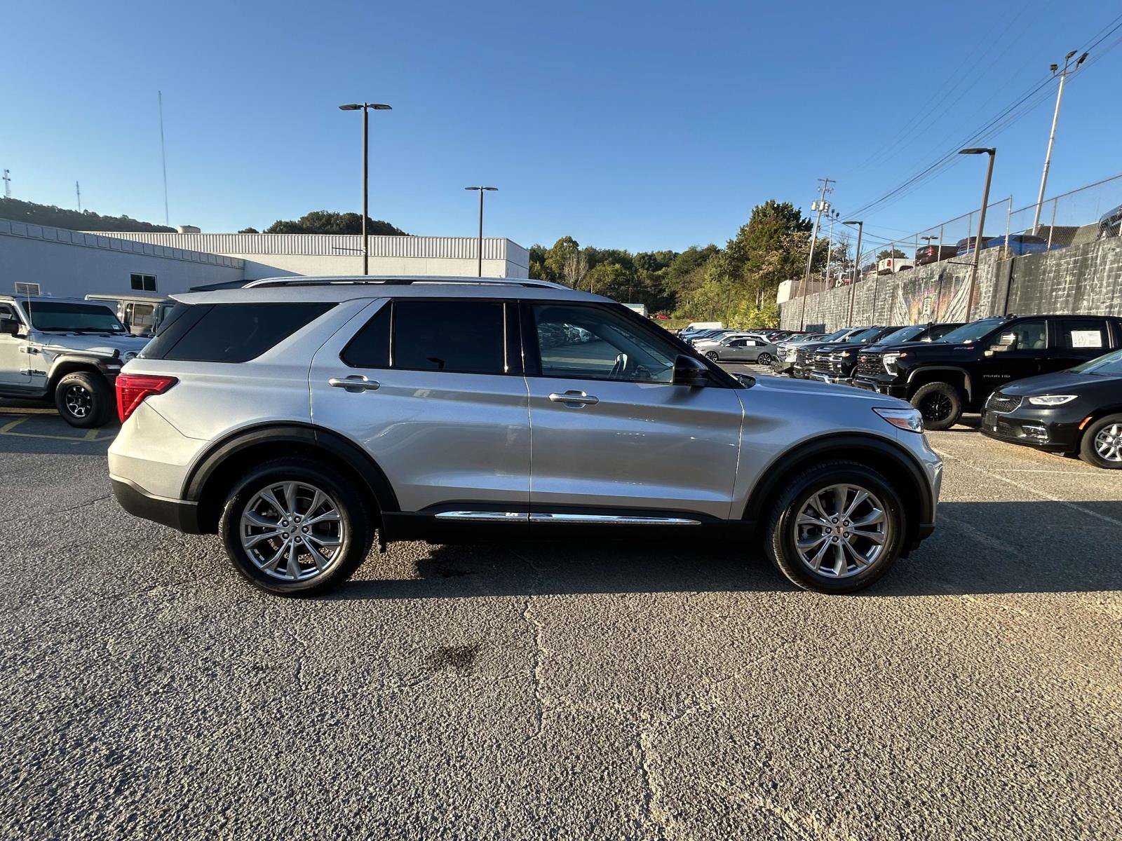 Used 2022 Ford Explorer Limited AWD/4WD image 8
