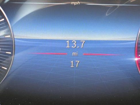 New 2025 Mercedes-Benz GLB 250 image 10