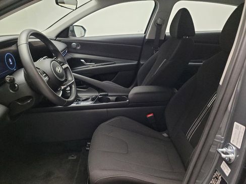 Used 2025 Hyundai Elantra SEL FWD image 17