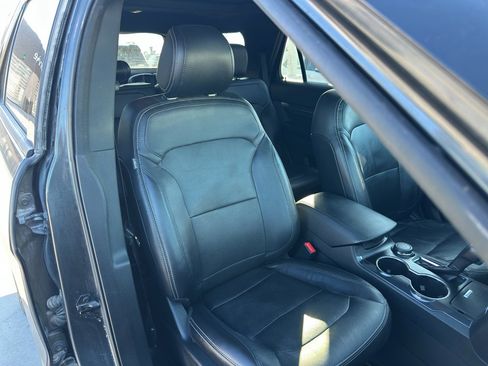 Used 2017 Ford Explorer Limited image 33