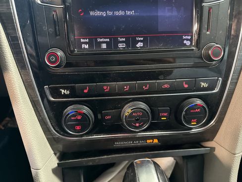 Used 2016 Volkswagen Passat 1.8T SE w/ Lighting Package image 24