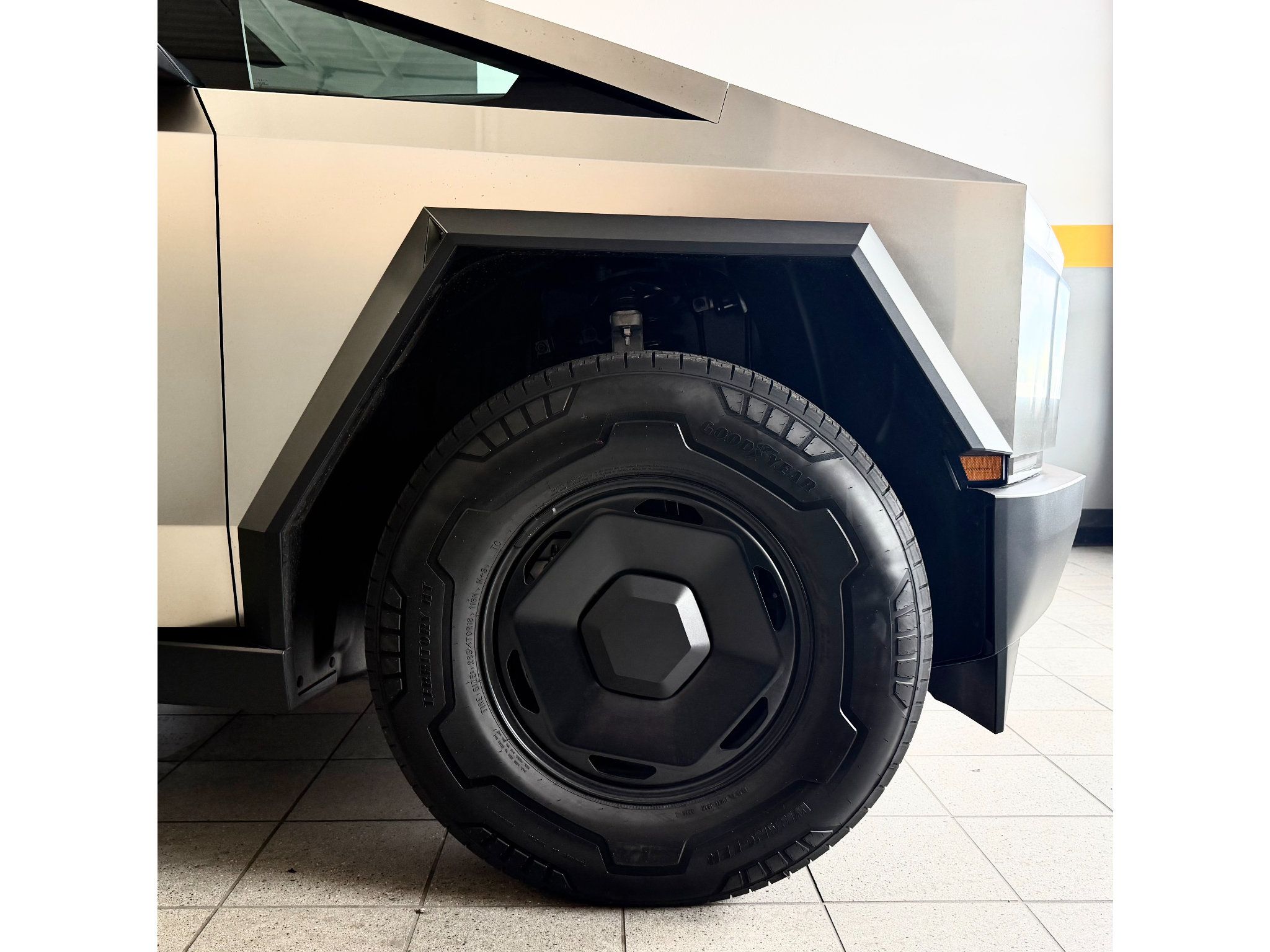 Used 2026 Tesla Cybertruck AWD Crew Cab image 4