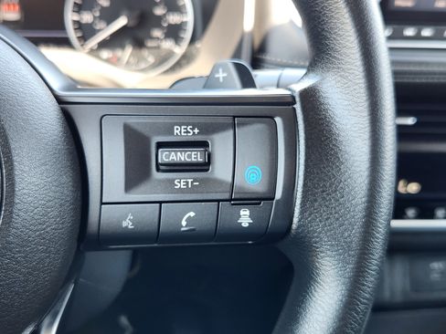 Used 2024 Nissan Rogue SV FWD image 22