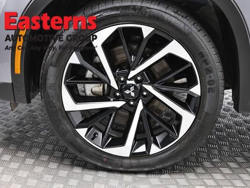 Used 2024 Mitsubishi Outlander SE image 32