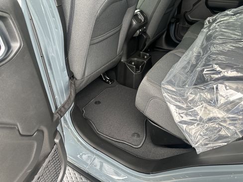 New 2025 Jeep Gladiator Sport image 19