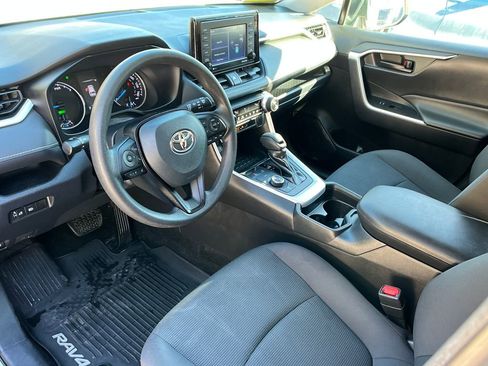 Used 2020 Toyota RAV4 LE image 10
