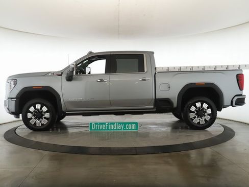 Used 2025 GMC Sierra 2500 Denali image 9