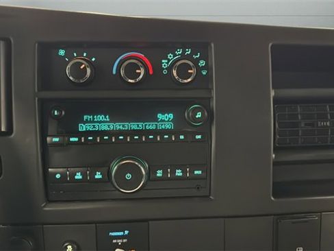 Used 2016 Chevrolet Express 3500 Extended image 15