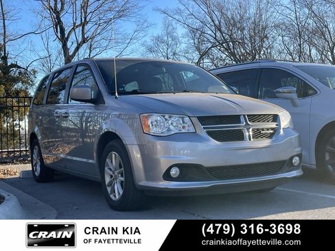 Used 2019 Dodge Grand Caravan SXT image 1