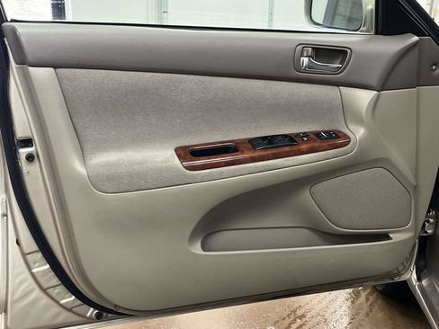 Used 2004 Toyota Camry XLE FWD image 15
