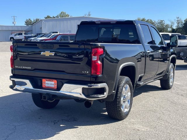 Used 2022 Chevrolet Silverado 2500 LTZ AWD/4WD image 3
