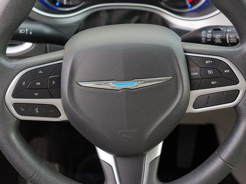 Used 2017 Chrysler Pacifica Touring Plus FWD image 23