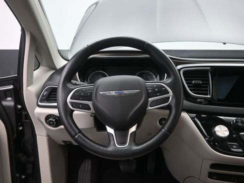 Used 2018 Chrysler Pacifica Touring-L Plus w/ Tire & Wheel Group image 27