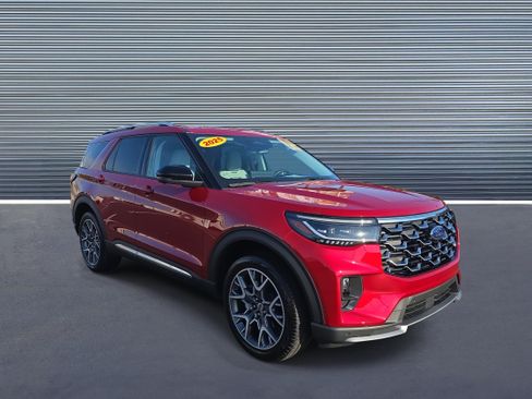 Used 2025 Ford Explorer Platinum w/ Ultimate Package image 2