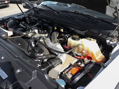 Used 2017 Ford F550 XLT image 14