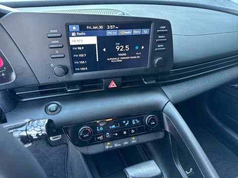 Certified 2025 Hyundai Elantra Sport image 11