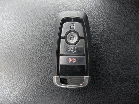 Used 2019 Ford Fusion SE FWD image 32
