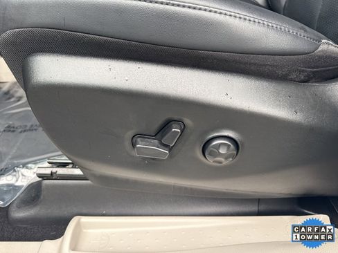 Used 2024 Chrysler Pacifica Touring-L image 21