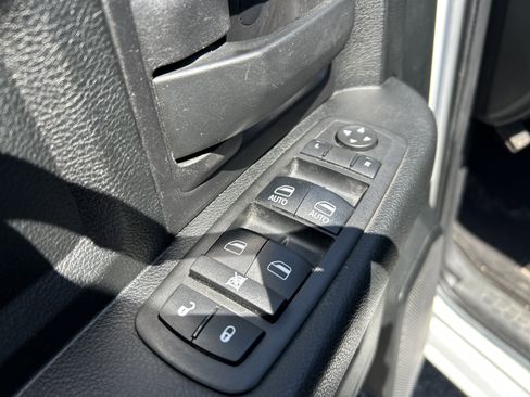 Used 2018 RAM 1500 ST w/ SXT Appearance Group AWD/4WD image 13