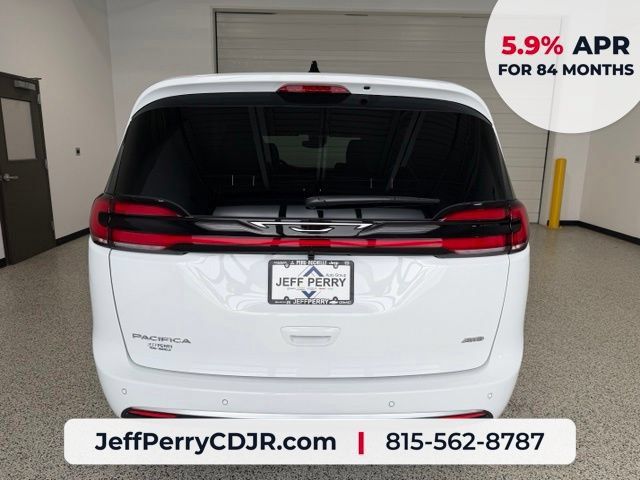 New 2027 Chrysler Pacifica Select AWD/4WD image 4