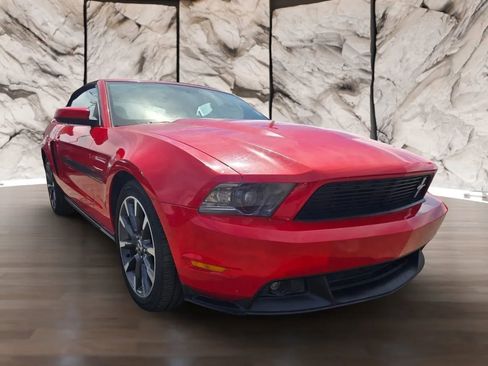 Used 2012 Ford Mustang GT Premium w/ Electronics Pkg RWD image 4