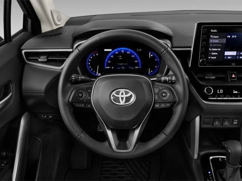 Used 2023 Toyota Corolla Cross XLE FWD image 8