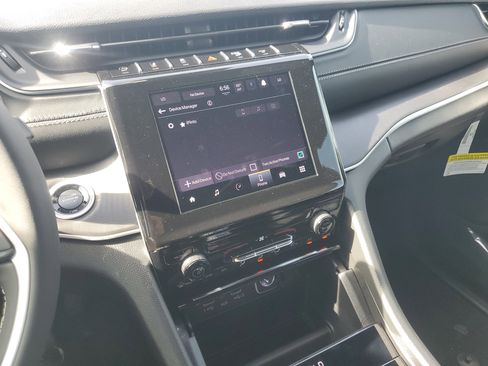 New 2025 Jeep Grand Cherokee Laredo image 15