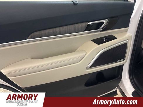 Used 2023 Kia Telluride EX w/ EX Captain's Chair Package image 24