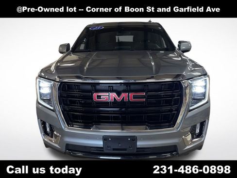 Used 2023 GMC Yukon XL SLE w/ Gmc Pro Safety Plus Package AWD/4WD image 8