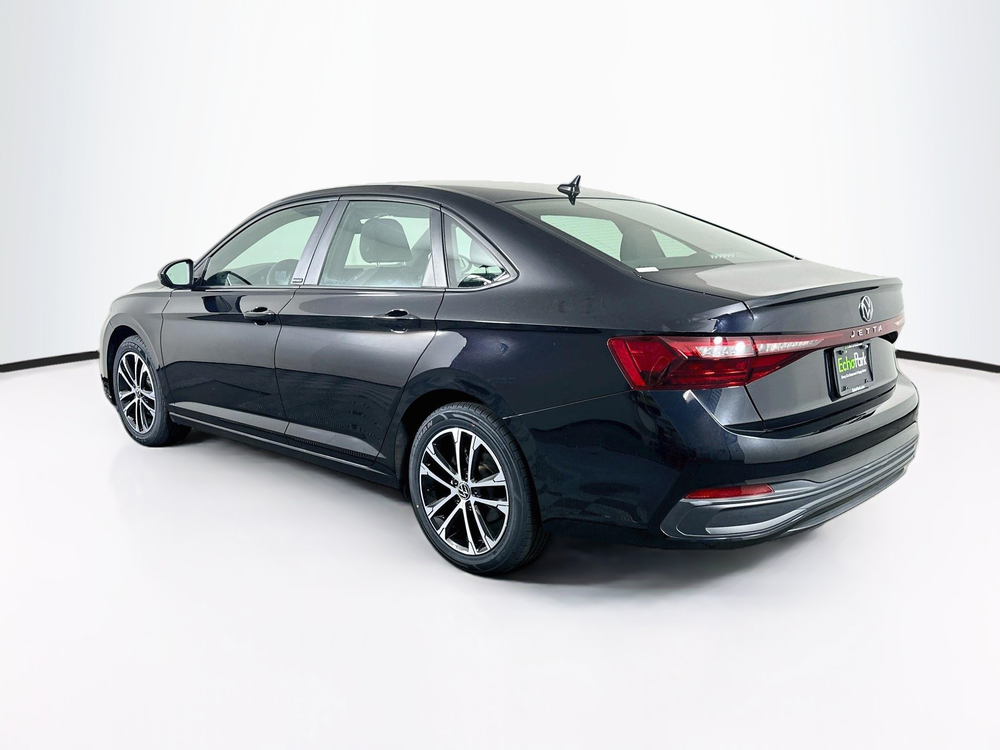 Used 2025 Volkswagen Jetta Sport FWD image 5