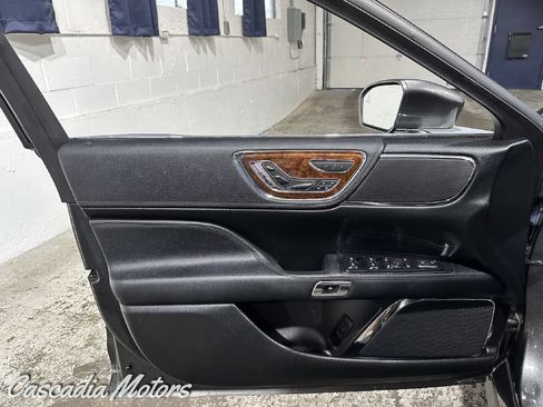 Used 2017 Lincoln Continental Reserve w/ Technology Package AWD/4WD image 25