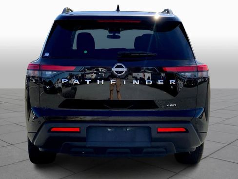 Used 2025 Nissan Pathfinder SV image 4