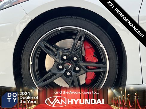 Used 2021 Chevrolet Corvette Stingray w/ Z51 Performance Package image 8