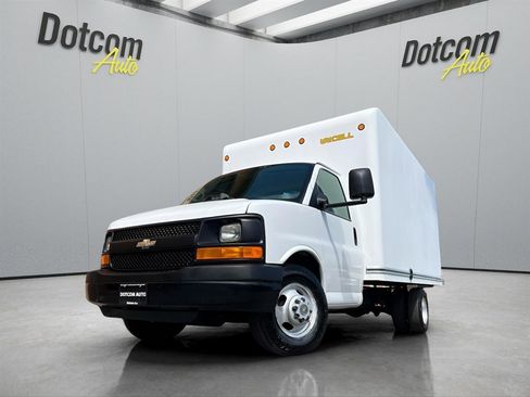 Used 2009 Chevrolet Express 3500 image 2