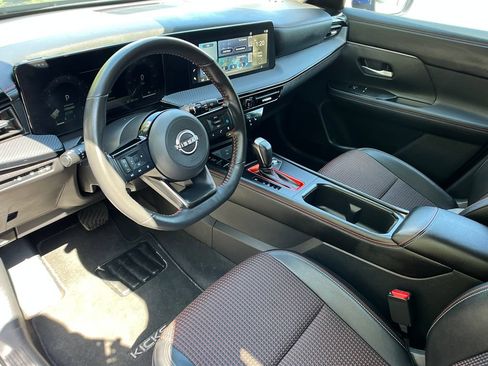 Used 2025 Nissan Kicks SR w/ SR Premium Package AWD/4WD image 10