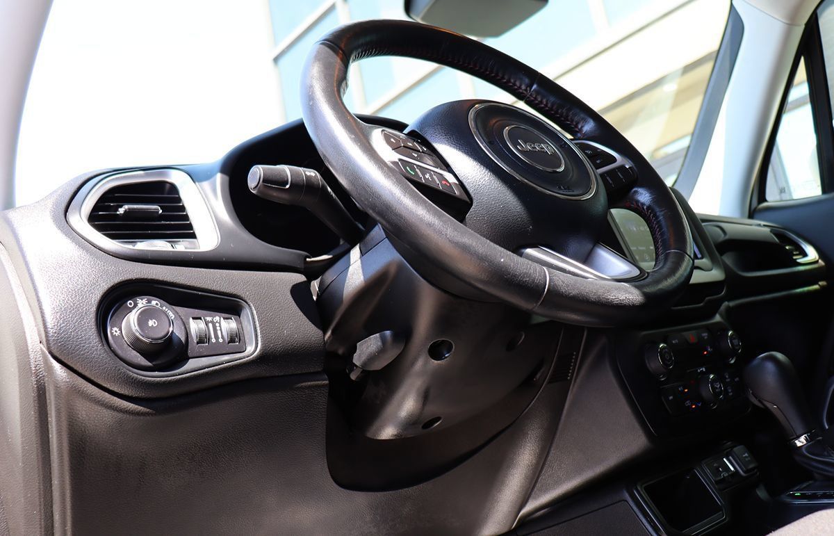 Used 2021 Jeep Renegade Latitude w/ Convenience Group FWD image 40