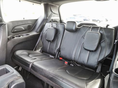 Used 2020 Chrysler Pacifica Touring-L Plus w/ S Appearance Package FWD image 20