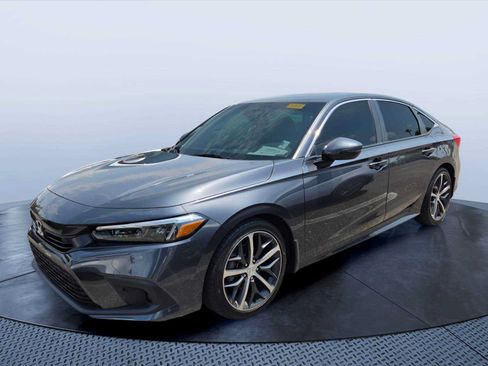 Used 2024 Honda Civic Touring image 2