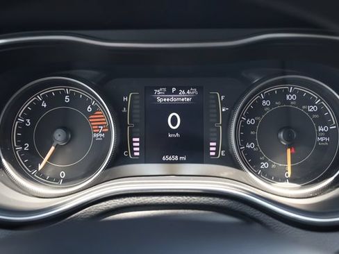 Used 2020 Jeep Cherokee Latitude FWD image 15