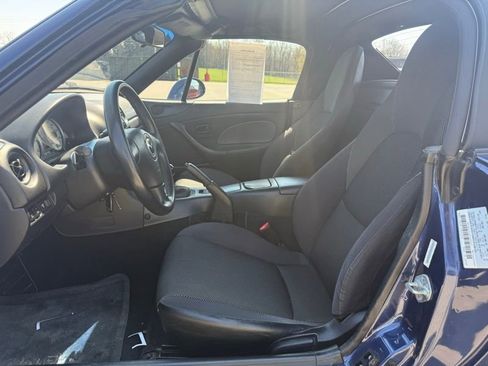Used 2003 MAZDA MX-5 Miata image 10