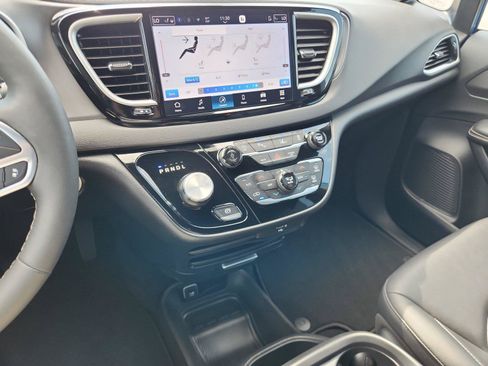 Used 2026 Chrysler Pacifica Select FWD image 28