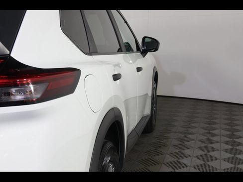 Used 2023 Nissan Rogue S FWD image 17