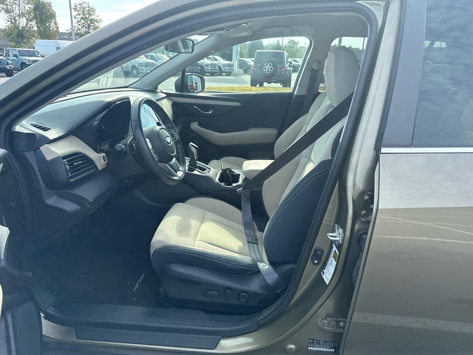 Used 2024 Subaru Outback Premium AWD/4WD image 4