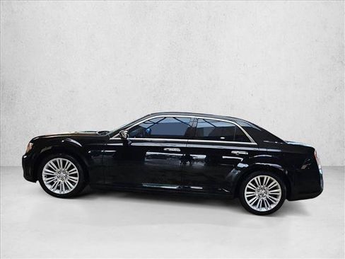 Used 2011 Chrysler 300 Limited RWD image 8