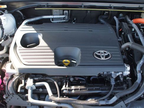 Used 2025 Toyota Crown Signia Limited image 28