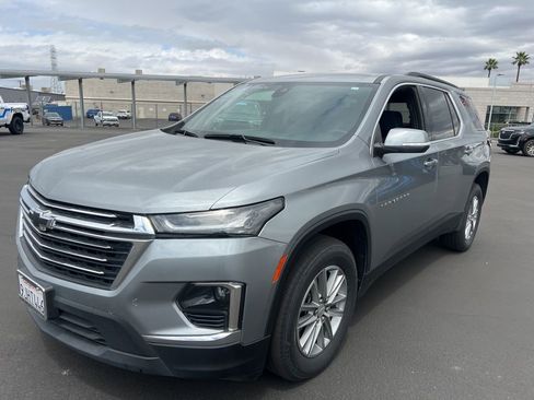 Certified 2023 Chevrolet Traverse LT image 3