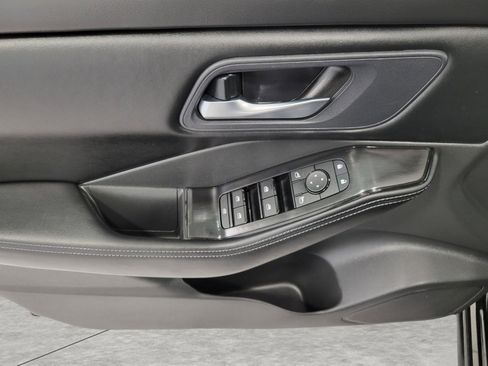 Used 2025 Nissan Rogue SV image 26