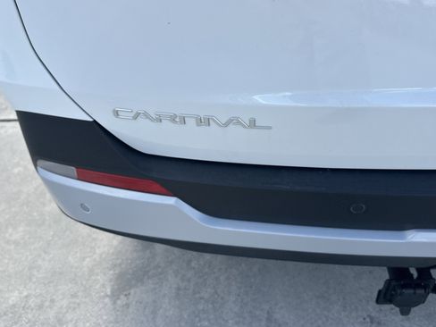 New 2026 Kia Carnival LXS FWD image 8
