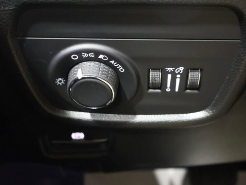 Used 2025 Jeep Grand Cherokee Laredo w/ Luxury Tech Group I image 29